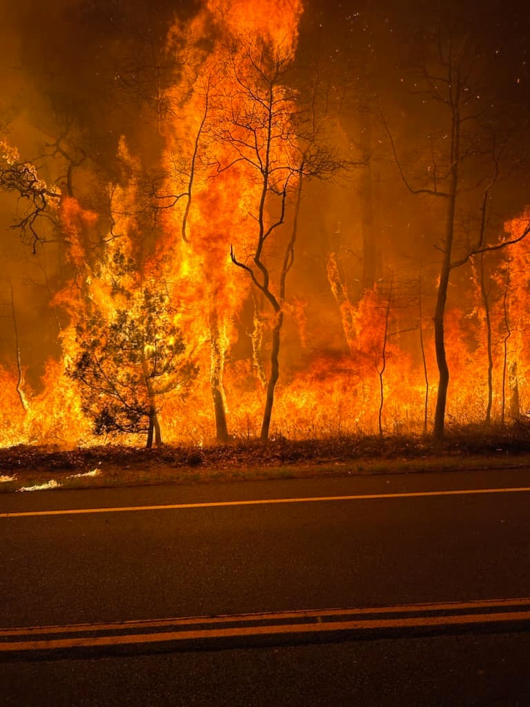 2 MAJOR WILFIRES CONTINUE TO BURN IN NEW JERSEY